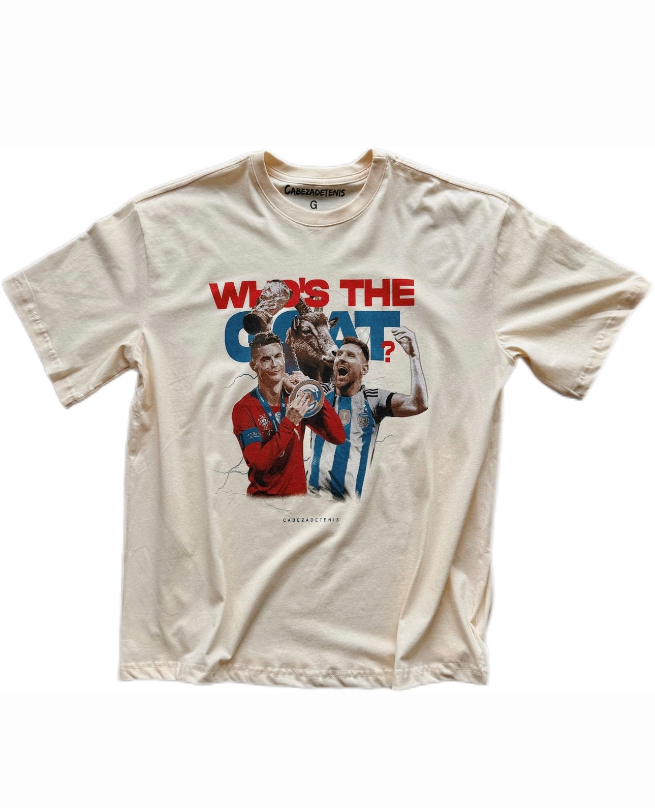 Frente de Playera negra de Quien es la Cabra? Messi o Ronaldo.