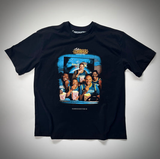 Frente de Playera negra tipo vintage con collage de Space Jam y Jordan en diseño retro.